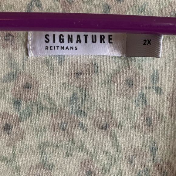 New with Tags Reitmans signature flowy blouse - Picture 4 of 6